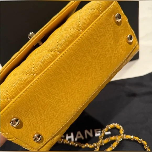 Chanel yellow Quilted Crossbody Bag - Picture 3 of 8